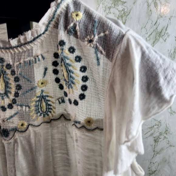 LUCKY BRAND Adorable Embroidered Flowy Top - Picture 4 of 10